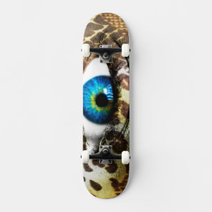 Monster-Vision: 7 3/4 Skateboard mit Augenprint