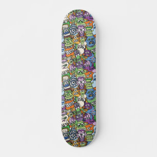 Monster werden in einem Halloween-Muster-Design ve Skateboard
