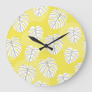 Monstera Blätter, hellgelber Hintergrund. Große Wanduhr