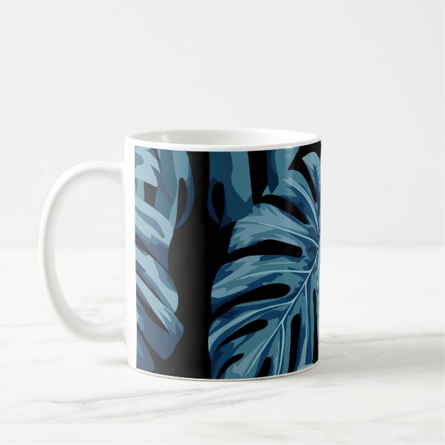 Monstera Pflanze: blaues Blätter Muster. Kaffeetasse (Links)