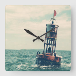 Montauk Salvage Co. Buoy Wall Clock Quadratische Wanduhr