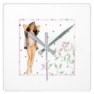 Monter la broche vers le haut fille horloge murale
