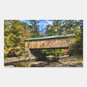 Montgomery Covered Bridge mit Herbstlaub Rechteckiger Aufkleber