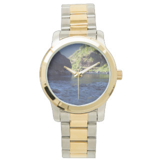 montre à bracelet montrant la scène du fleuve Idah