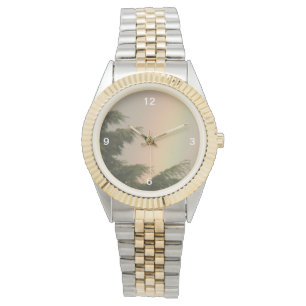 Montre arc-en-ciel et arbres