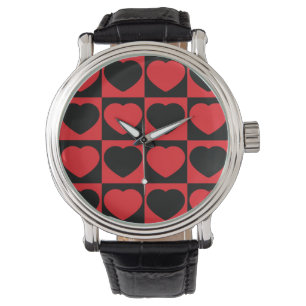 montre au poignet noir et rouge