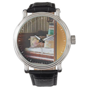 Montre Boîtes à chapeaux vues à travers une porte ouverte
