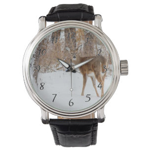 Montre Buck cerf en hiver White Snowy Field