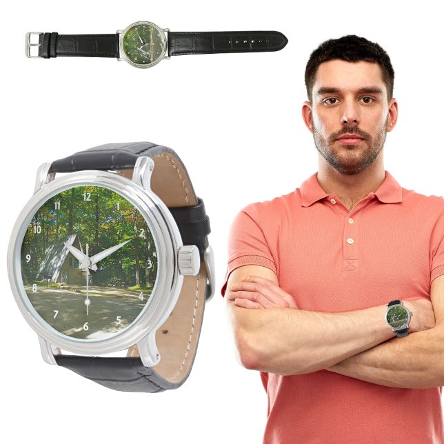 Montre Camping à cadre A sauvage au terrain de camping (Camping in an A-Frame Cabin Campground Watch)
