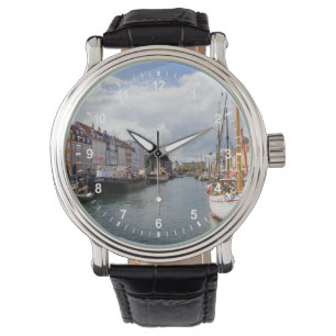 Montre Canal avec des bateaux  Copenhague