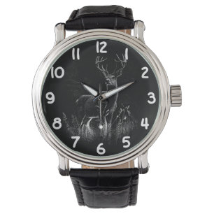 Montre Cerf aux bois encadrés par champ et arbre