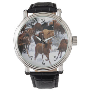 Montre Cheval sauvage qui court sur neige