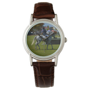 Montre Compétition de saut de démonstration de chevaux,