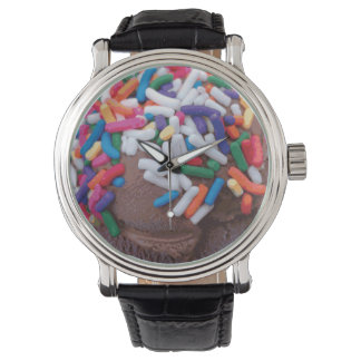 Montre Crème glacée au chocolat foncé avec arrosage arc-e