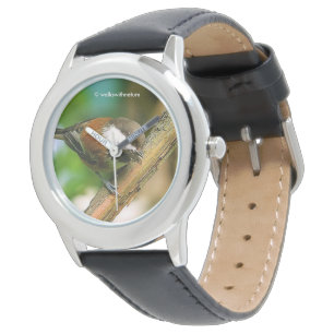 Montre Curieux mignon poulet à dos de châtaignier sur la 