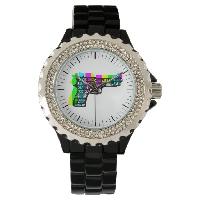 Montre Des Choses Avec Des Armes À Feu Sur (devant)