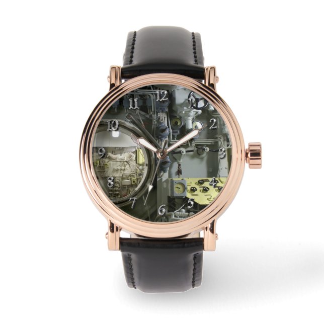 Montre écoutille sur un ancien sous-marin rétro (Recto)