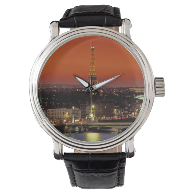 Montre Europe, France, Paris. Vue coucher de soleil sur E (devant)