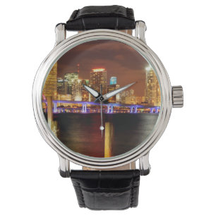 Montre Horizon de Miami la nuit, la Floride