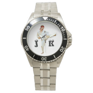 Montre Karaté donnant un coup de pied le monogramme de