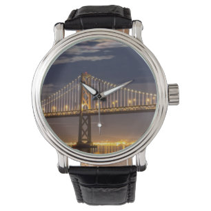 Montre La lever de la lune ce soir au-dessus du pont de