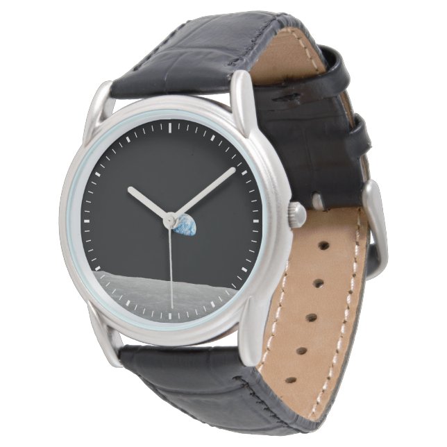 Montre La Terre S'Élève Au-Dessus De L'Horizon Lunaire. (Incliné)