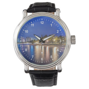 Montre La ville de Waikiki à l'aube