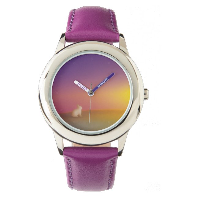 Montre Lapin blanc mignon sur Grassy Hill au lever du sol (devant)