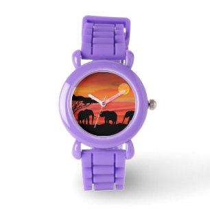 Montre Les éléphants dans le coucher du soleil du Serenge