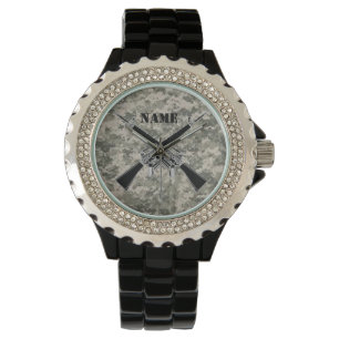 MONTRE LES MILITAIRES OBSERVENT