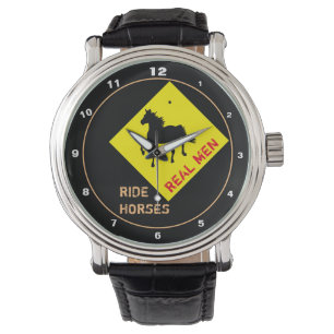 Montre Les vrais hommes chevauchent des chevaux et fête d