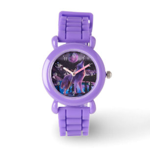 Montre Loup gris hurlant dans la forêt