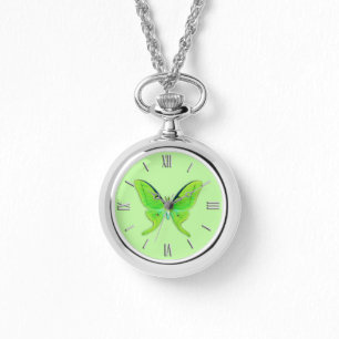 Montre Luna moth sur un arrière - plan vert pâle