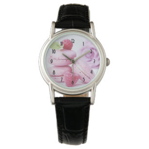 Montre Macarons framboises roses Pâtisserie française Pho