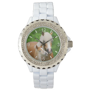 Montre Maman mignonne de baiser de poulain de chevaux de
