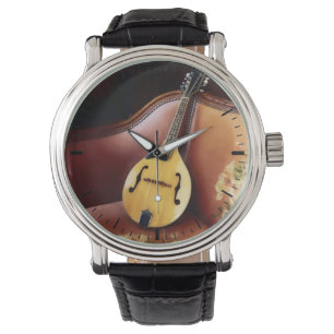 Montre Mandoline sur canapé