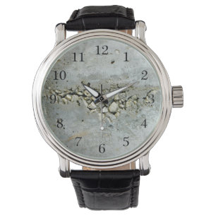 Montre Mur en béton craqué avec de petites pierres