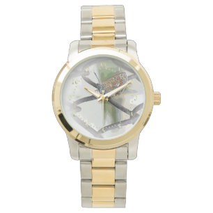 Montre papillon à la clôture