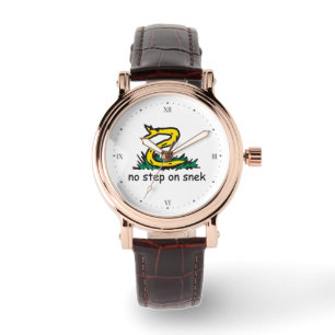 Montre Pas de pas sur les mèmes de snek parodie de Gadsde