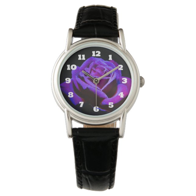 Montre Rose pourpre avec gouttes d'eau sur Arrière - plan (devant)