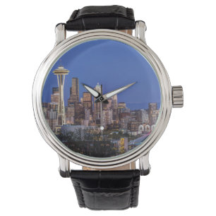 Montre Seattle, centre-ville et mont Rainier au crépuscul