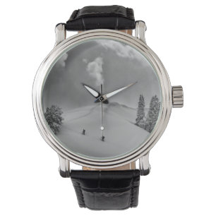 Montre Skieurs de randonnée dans la poudreuse