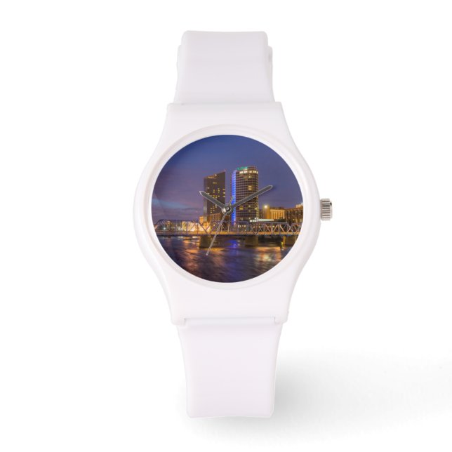 Montre Skyline À Dusk, Sur La Grande Rivière (Recto)