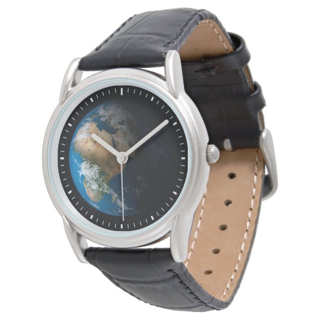 Montre Terre Pleine Montrant Des Nuages Simulés Sur L'Afr (Incliné)
