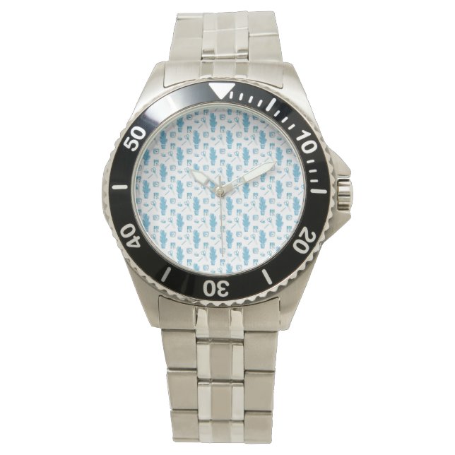 Montre Two images of a silver wristwatch with a metallic  (devant)