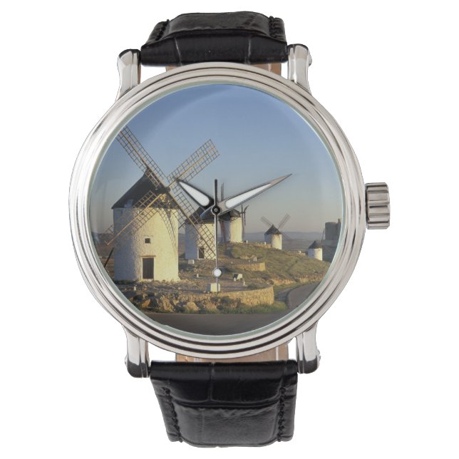 Montre UE, Espagne, La Mancha, Consuegra. Windmills et (devant)