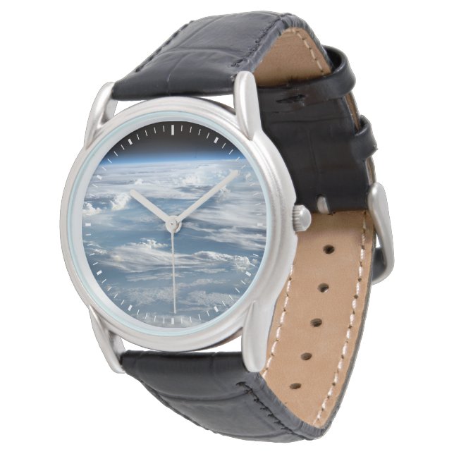 Montre Un ciel nuageux au-dessus du Soudan (Incliné)