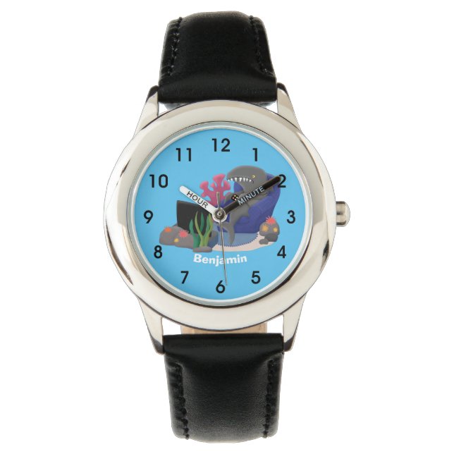 Montre Un requin drôle en regardant la bande dessinée de  (devant)