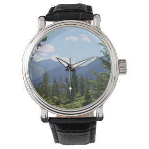 Montre Vue panoramique de la forêt et des montagnes du Mo