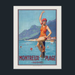 Montreux Plage Suisse Vintage Poster ca. 1920 Postkarte<br><div class="desc">Vintage-Reiseplakat mit einer Frau in einem roten Badeanzug und einem selbstbewussten Posting über einem Gewässer, während die Menschen gerne im Hintergrund schwimmen. Im Hintergrund sind Berge und Gebäude zu sehen. Veröffentlicht um 1920 in der Schweiz. Bitte beachten Sie, dass unsere Plakate hochwertige Reproduktionen sind, die auf beruflichen, hochauflösenden Scans der...</div>